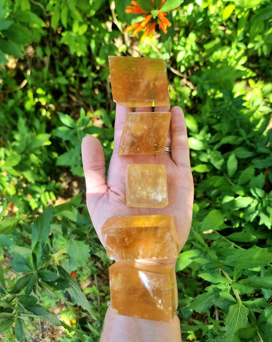 Optical Honey Calcite cube